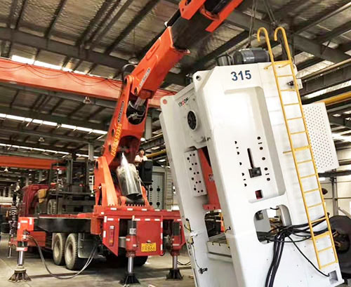 猇亭附近随车吊出租，轻松解决运输难题