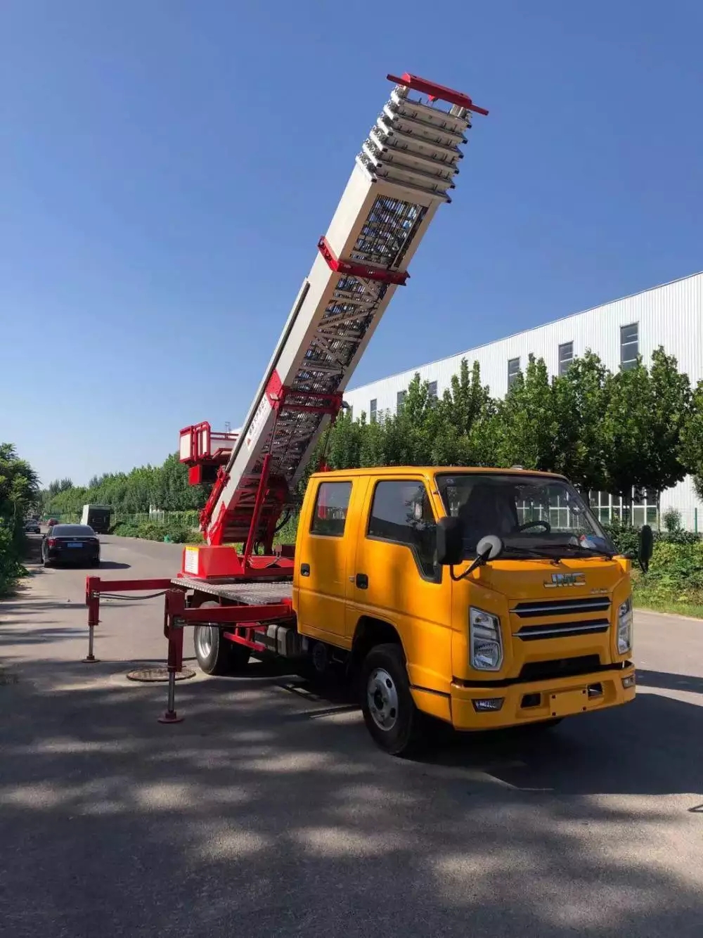 猇亭附近的云梯车出租服务：轻松解决高空作业需求