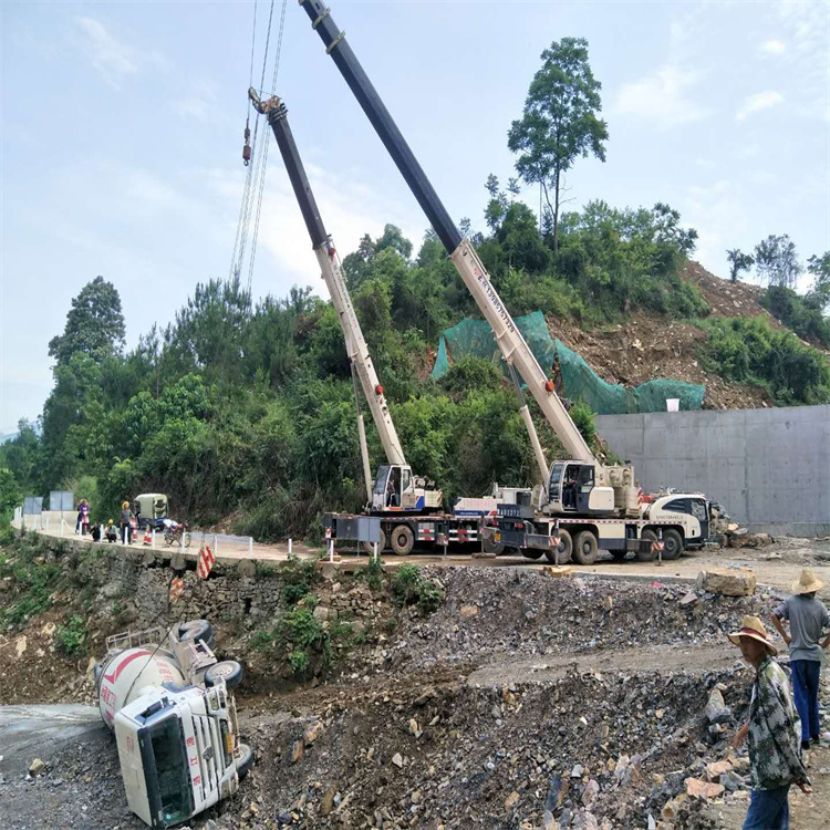 猇亭汽车掉沟里叫吊车救援要多少钱