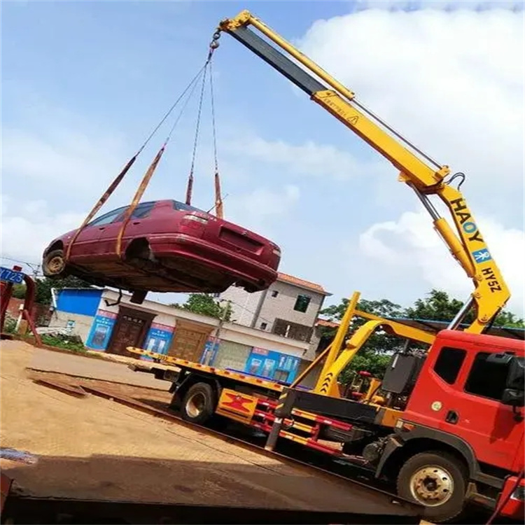 猇亭吊车吊汽车的正确方法